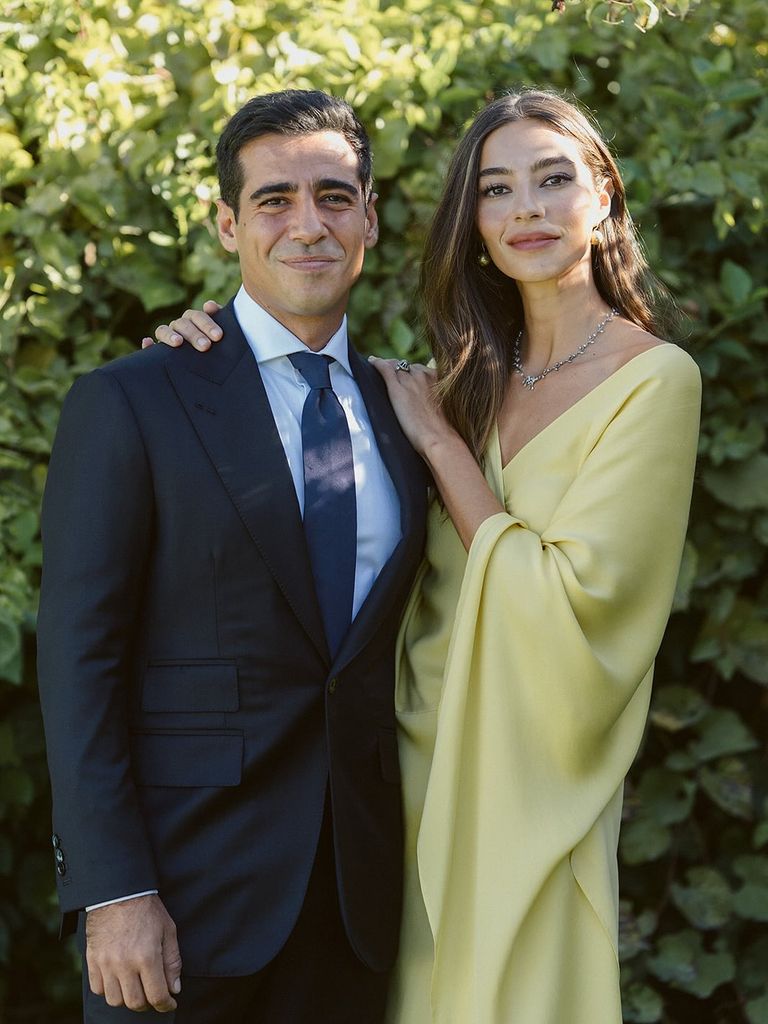 Alberto Herreracon su hermana Rocío Crusset en el día de su boda