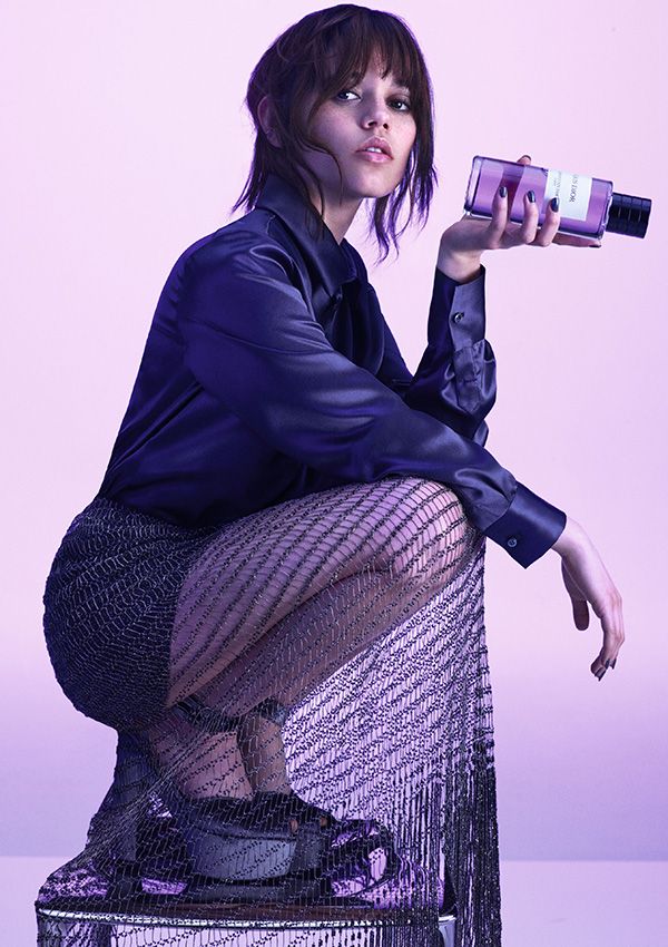 Jenna Ortega, embajadora del perfume Gris Dior