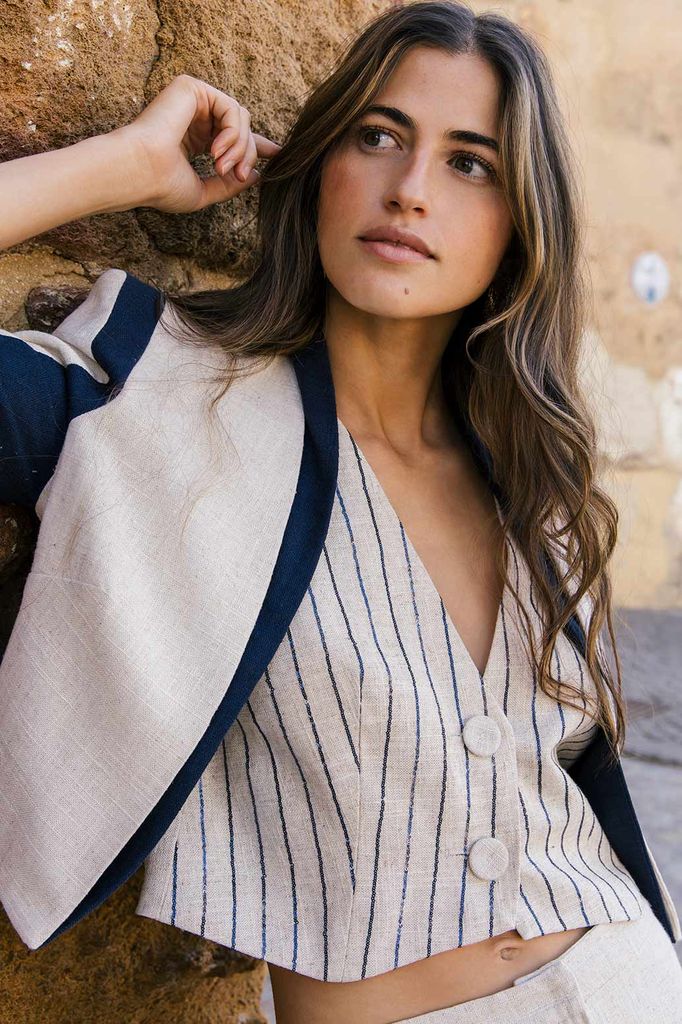 Conjunto llevado por Eva González en la Semana Santa de Sevilla.