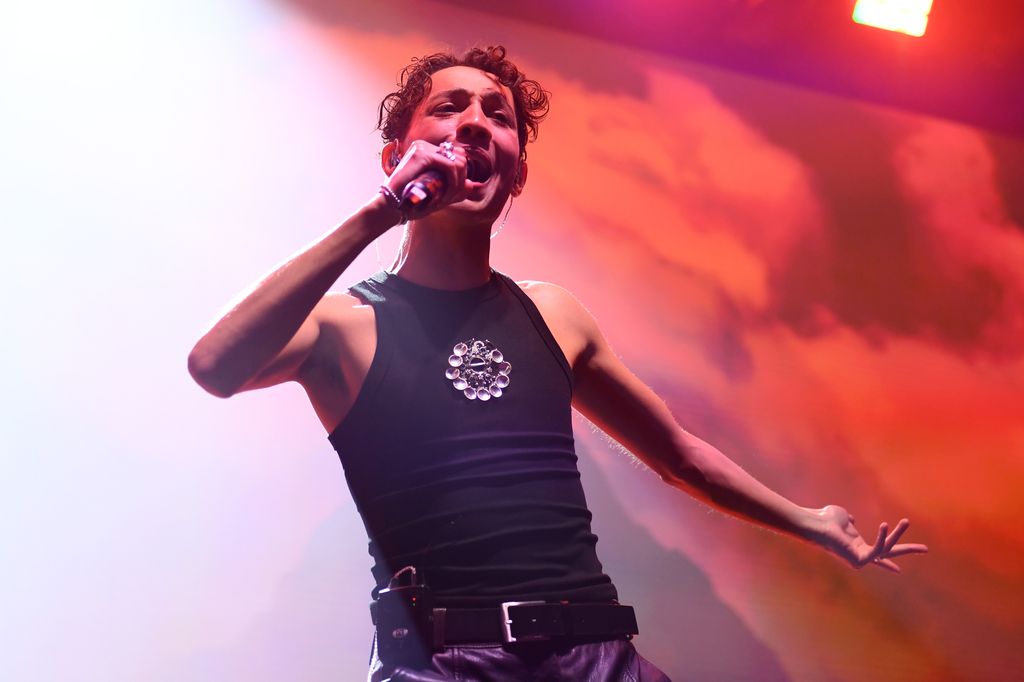 Kyle Alessandro actuando en Londres