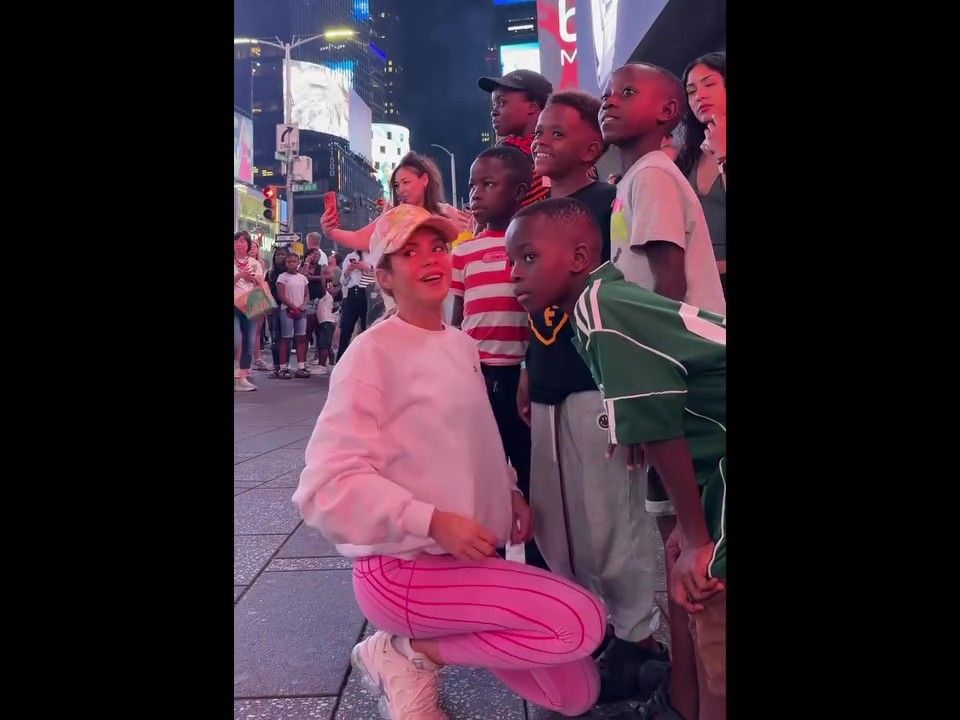 Shakira se convirtió en guía de turistas con los niños de Ghetto Kids.