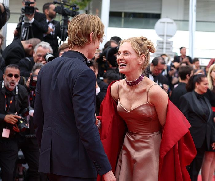 Uma Thurman bromea con su hijo Levon en Cannes