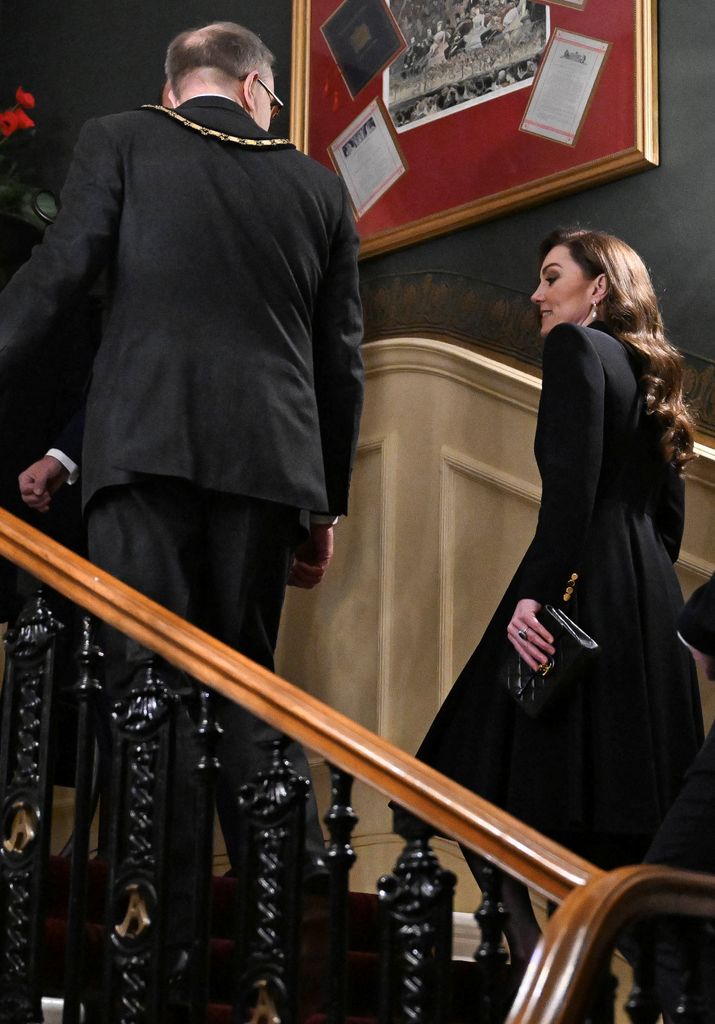 Kate Middleton subiendo las escaleras para el concierto del Día del Recuerdo 2024