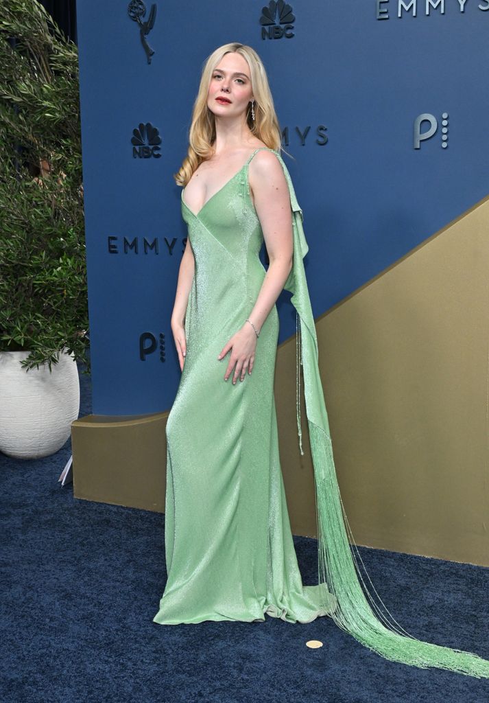 Elle Fanning deslumbra con un vestido verde menta en los Premios Emmy 2026.