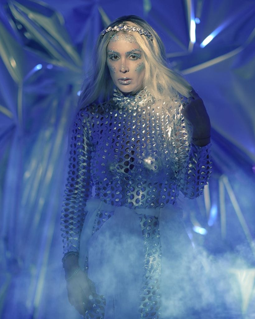 Jacky Bracamontes, como una reina del hielo, con un look de fantasía que ha dejado fascinados a sus seguidores.