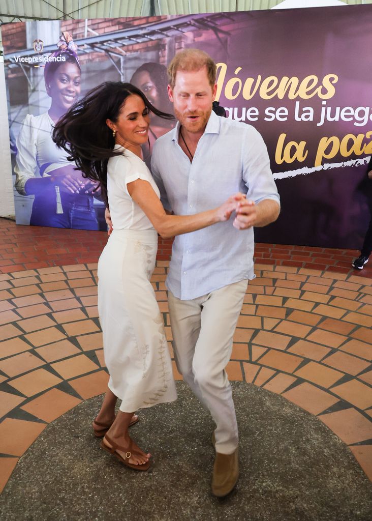 Meghan y Harry en una visita oficial en Cali, Colombia, donde visitaron la Unidad Recreativa El Vallado.