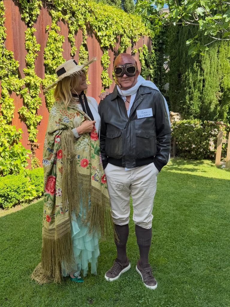 Teresa de la Cierva, que improvisó un aplaudido disfraz de 'La Bella Otero' tras un imprevisto de última hora, posó así de espectacular con mantón de Manila y joyas