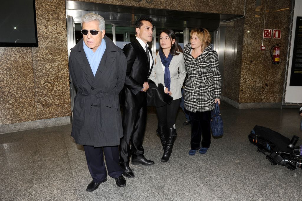 Andres Pajares con sus hijos y Juana Gil