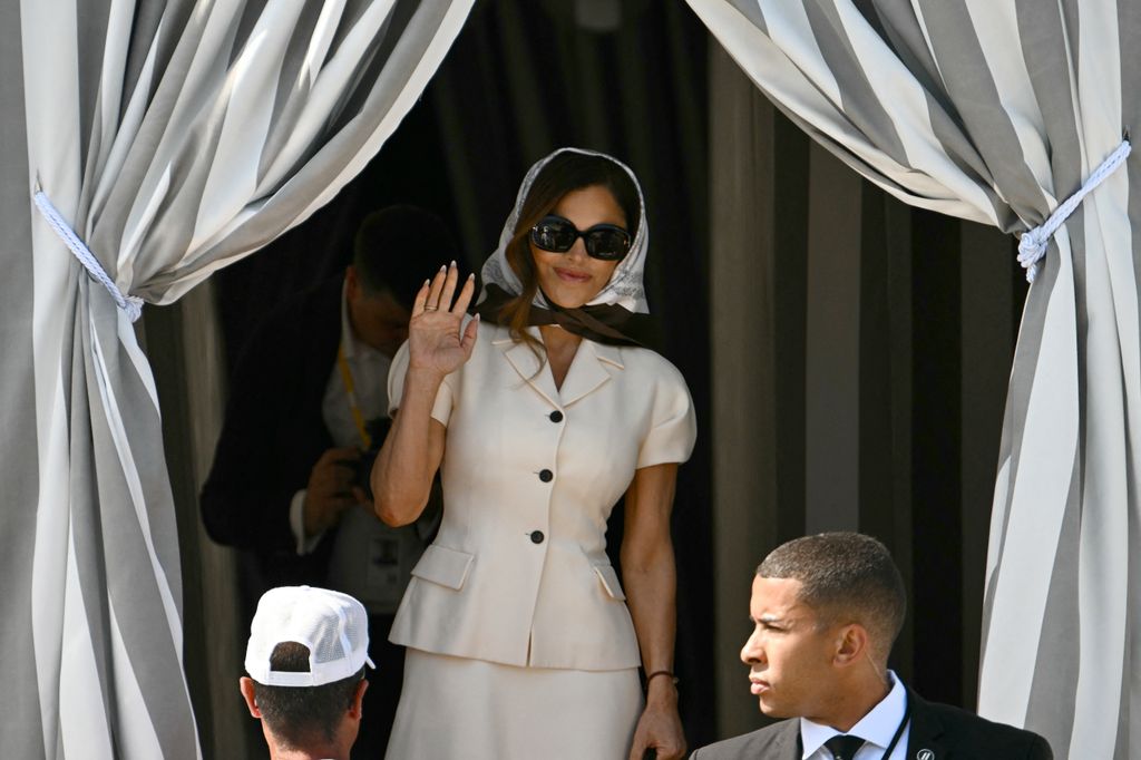 Lauren Sánchez u Jeff Bezos salieron del Aman Hotel rumbo a la isla de San Giorgio Maggiore para la ceremonia de su boda en Venecia.