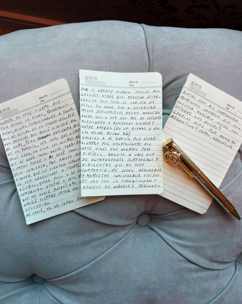 La foto que ha compartido Messi mostrando la carta de despedida escrita por él