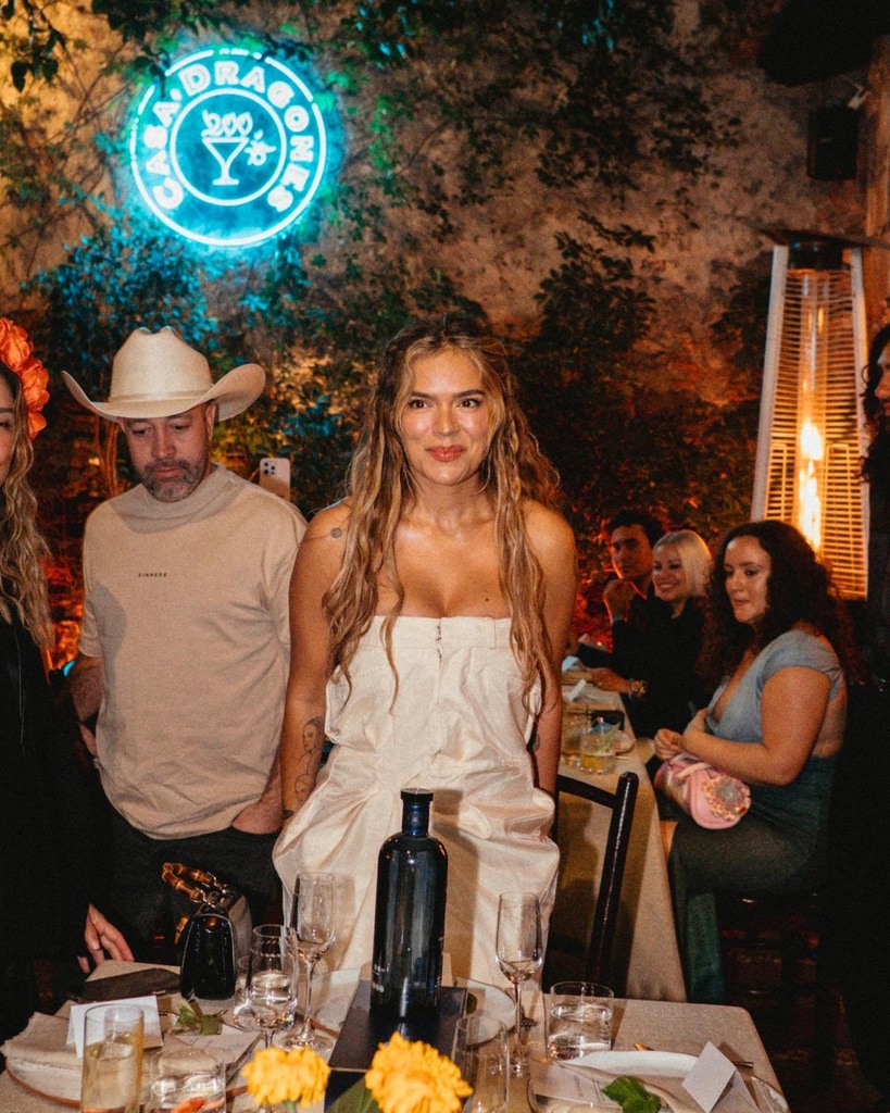 Karol G honra las tradiciones mexicanas en su nueva faceta de empresaria