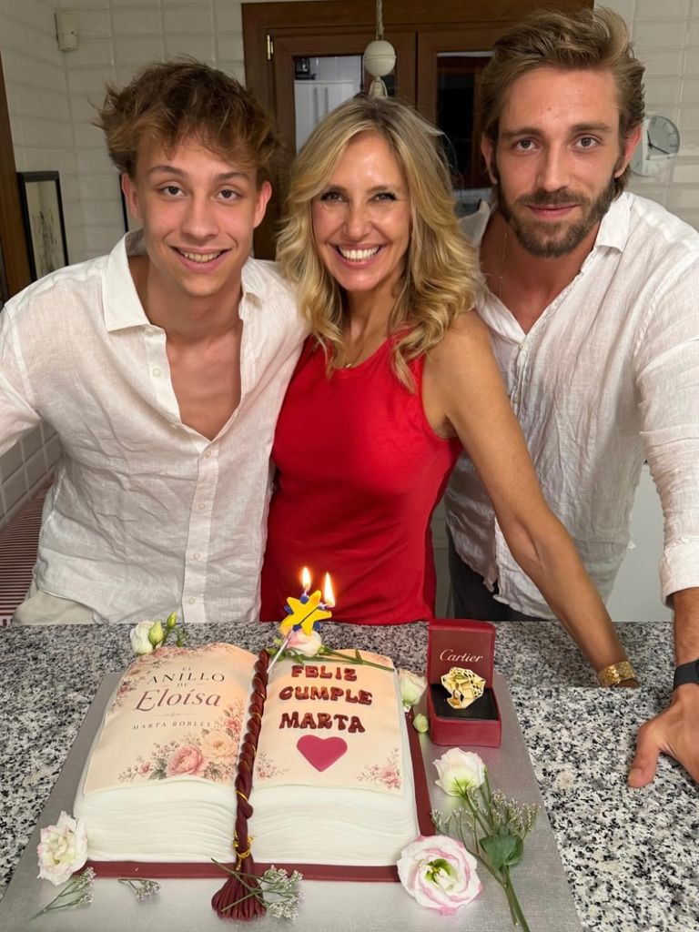 Marta Robles presume orgullosa de dos de sus hijos, Luis y Ramón