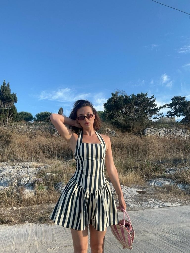 Millie Bobby Brown le dio la bienvenida al verano con su más reciente publicación en Instagram. 