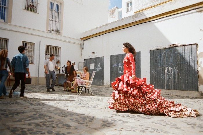 Leandro Cano diseña el vestido de la gitana de Cruzcampo