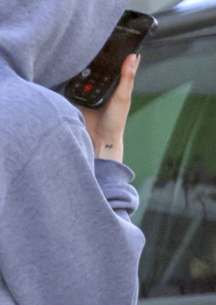 Shiloh Jolie lucía un discreto tatuaje de lo que parecía ser el dímbolo de Géminis.