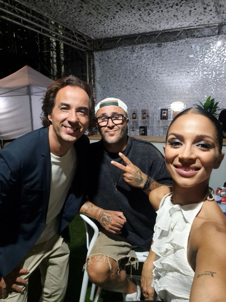 "Y gracias a ti amor, por no soltarme. Hay noches que terminan cuando se apagan las luces. Esta se queda con nosotros", le dice Lola a Kiko Rivera