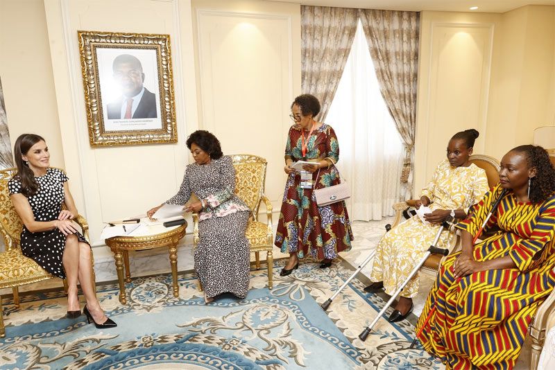 La reina Letizia con la primera dama de Angola