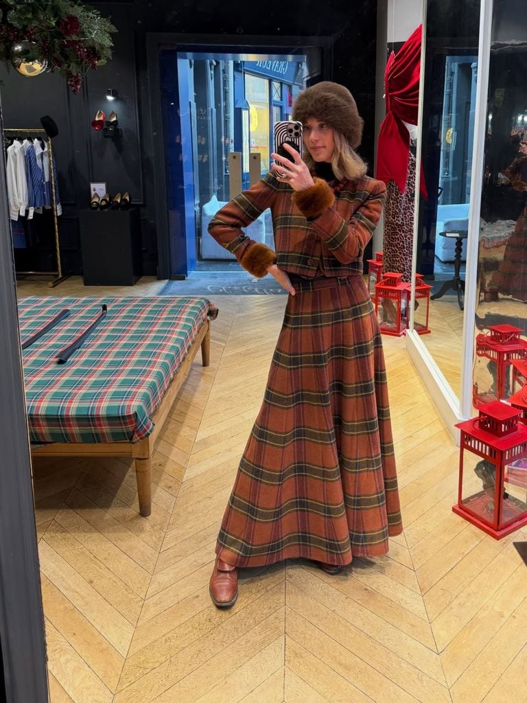 Inés de Cominges con look de tartán.