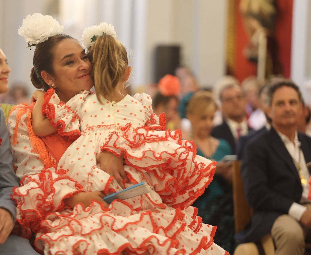 Málaga peregrina en la romería de la Victoria, con Toñi Moreno como abanderada