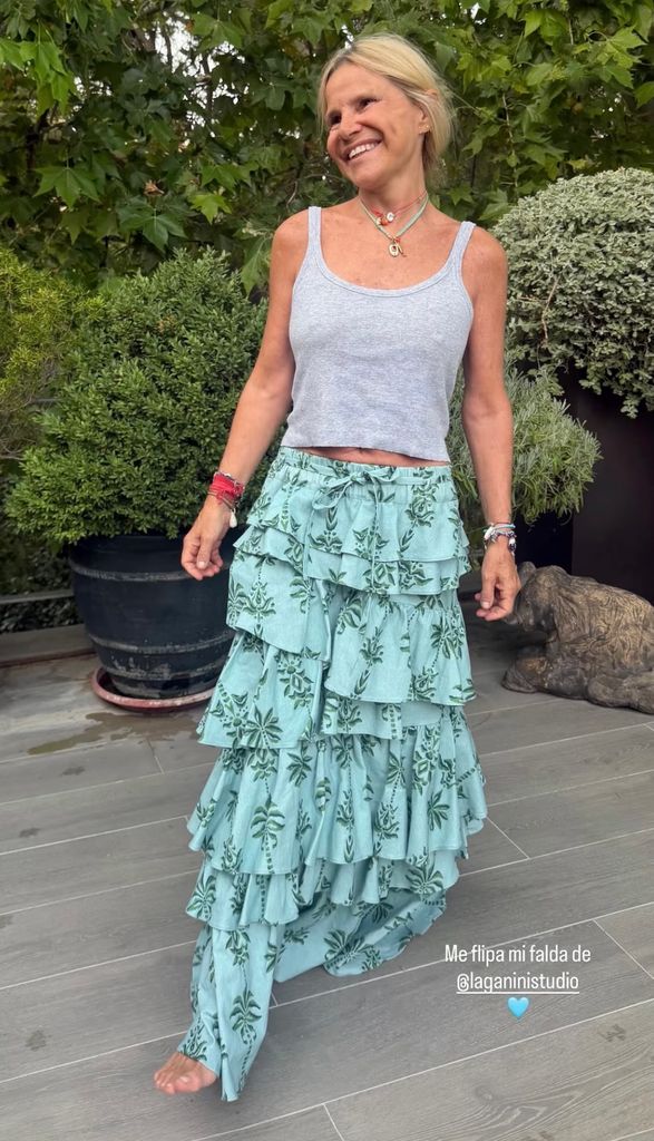 Eugenia Martínez de Irujo con falda de volantes de firma española, 2026.