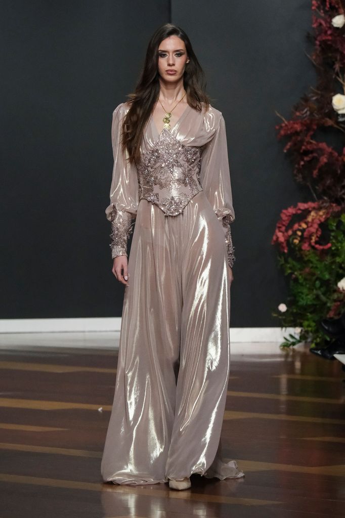 Atelier Couture 2026 tejidos brillantes