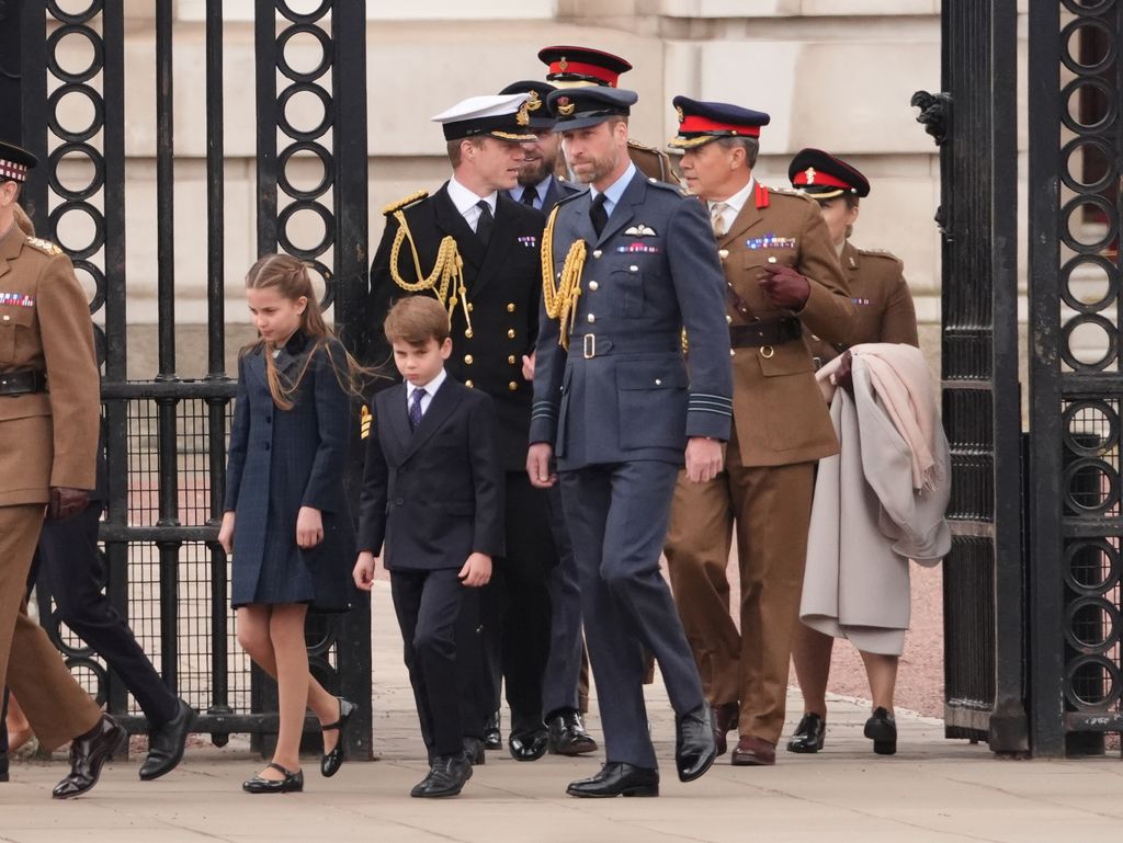 El príncipe Guillermo, el príncipe Louis y la princesa Charlotte en los actos por el 80º aniversario del fin de la Segunda Guerra Mundial 