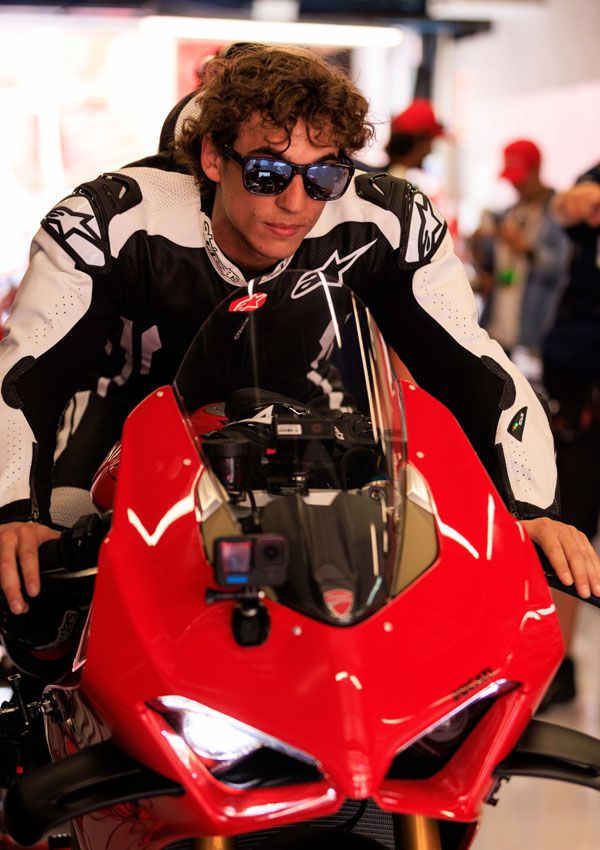 Miguel Herran gafas Carrera Ducati