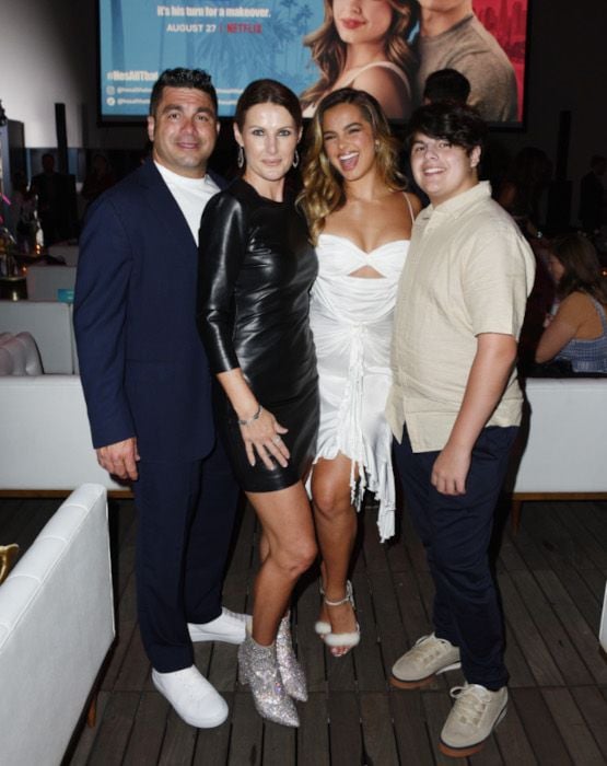 Monty Lopez, Sheri Stearling con Addison Rae y su hermano Enzo