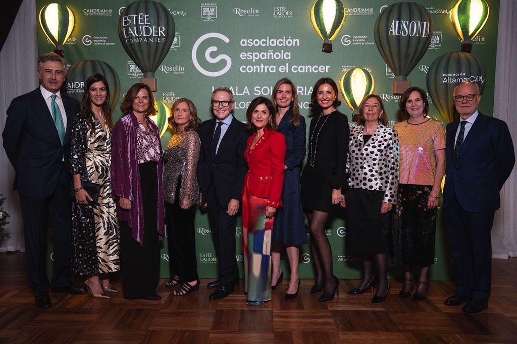 Mónica de Tomás en una foto de grupo en la gala