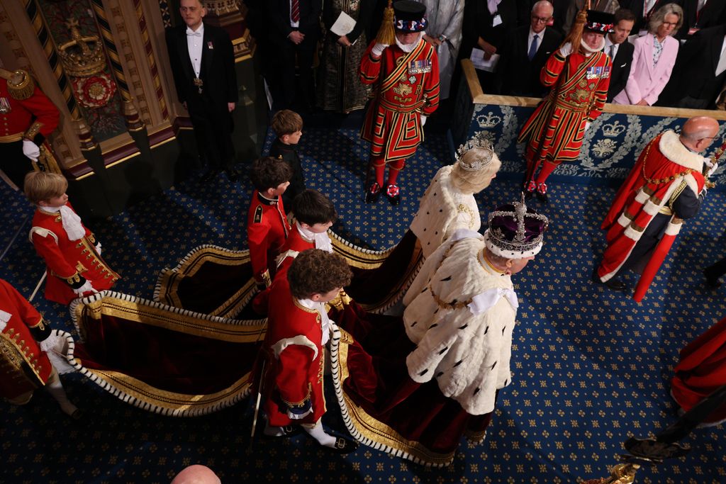 Los Reyes Carlos y Camilla a su llegada al Parlamento
