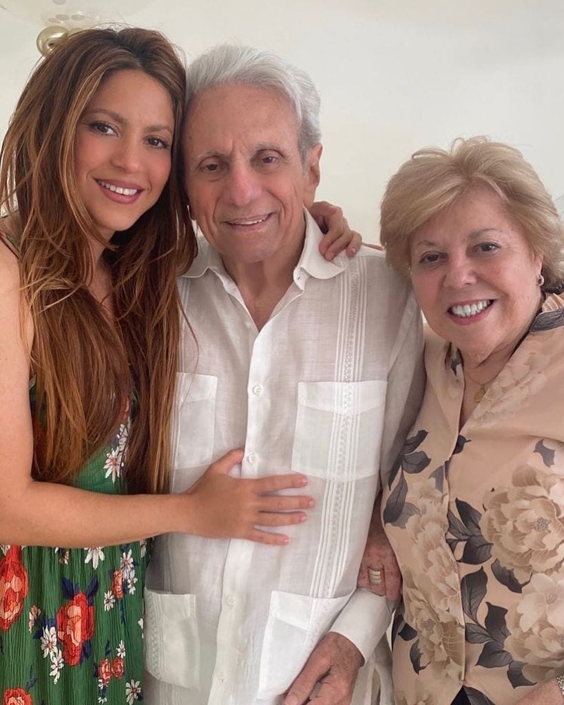 Shakira tiene un profundo amor y agradecimiento a sus padres, William Mebarak y Nidia Ripoll.