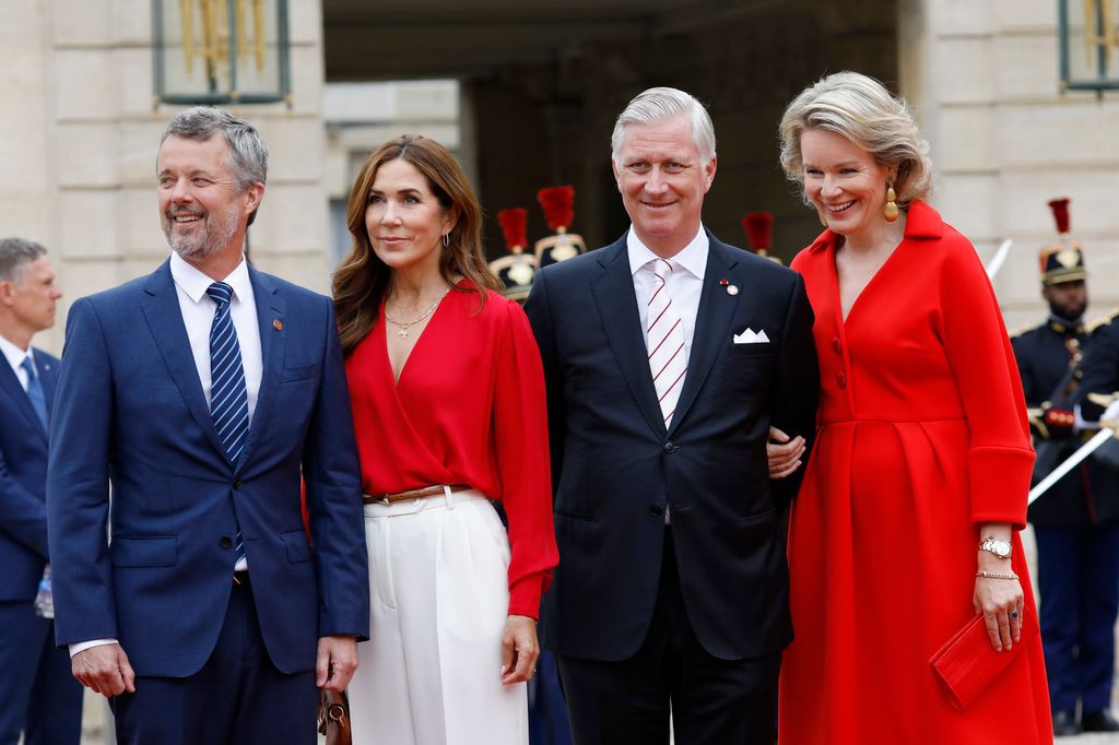 Los reyes Federico X y Mary de Dinamarca posan junto a los reyes Felipe y Matilde de Bélgica antes de la ceremonia de apertura de los Juegos Olímpicos