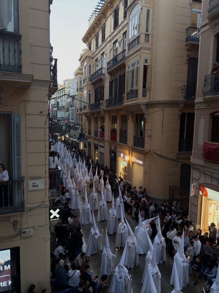 Una de las procesiones de la Semana Santa de Málaga que las Pombo vieron desde su balcón