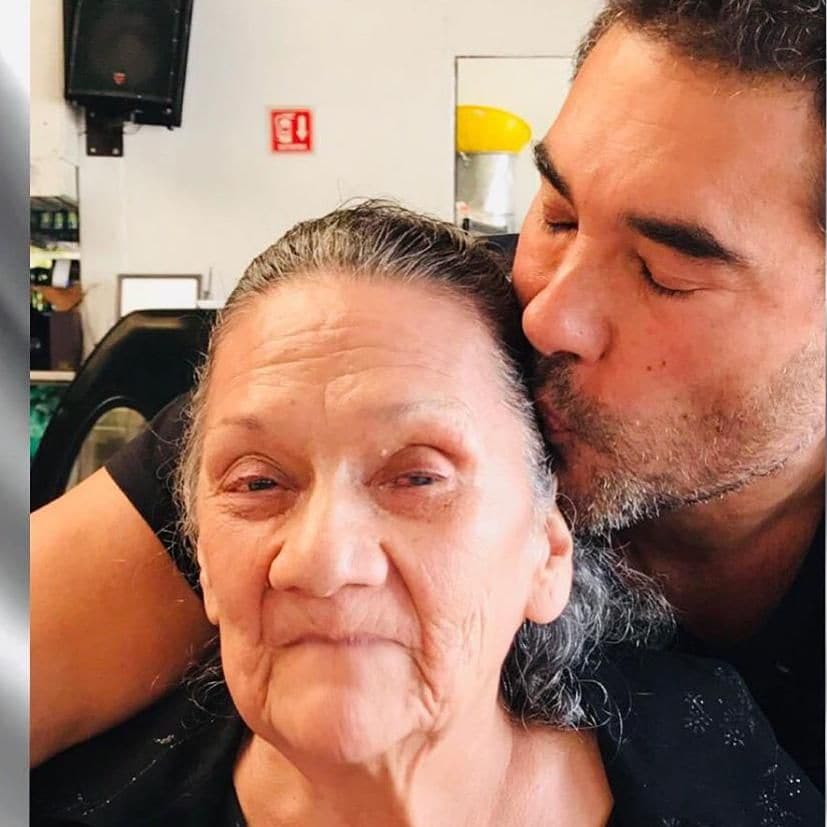Eduardo Yáñez y su madre