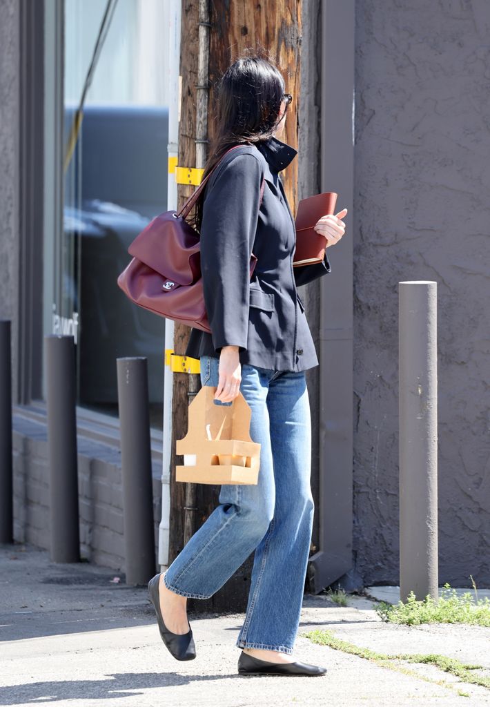 Este bolso Chanel rápidamente se ha convertido en uno de los favoritos entre las amantes de la moda.