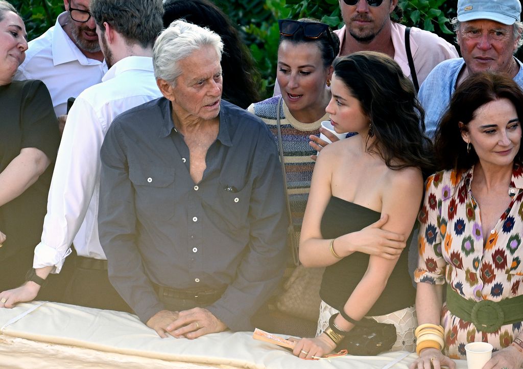 Michael Douglas con su hija Carys en Menorca durante las fiestas de San Juan