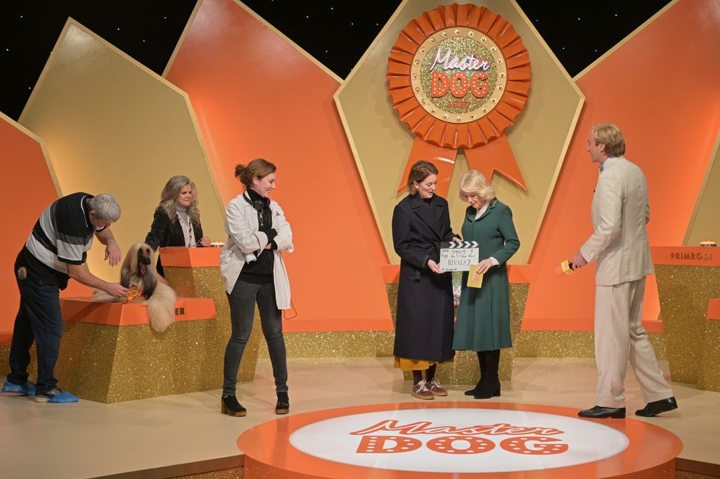 La invitada ilustre, con la claqueta en sus manos