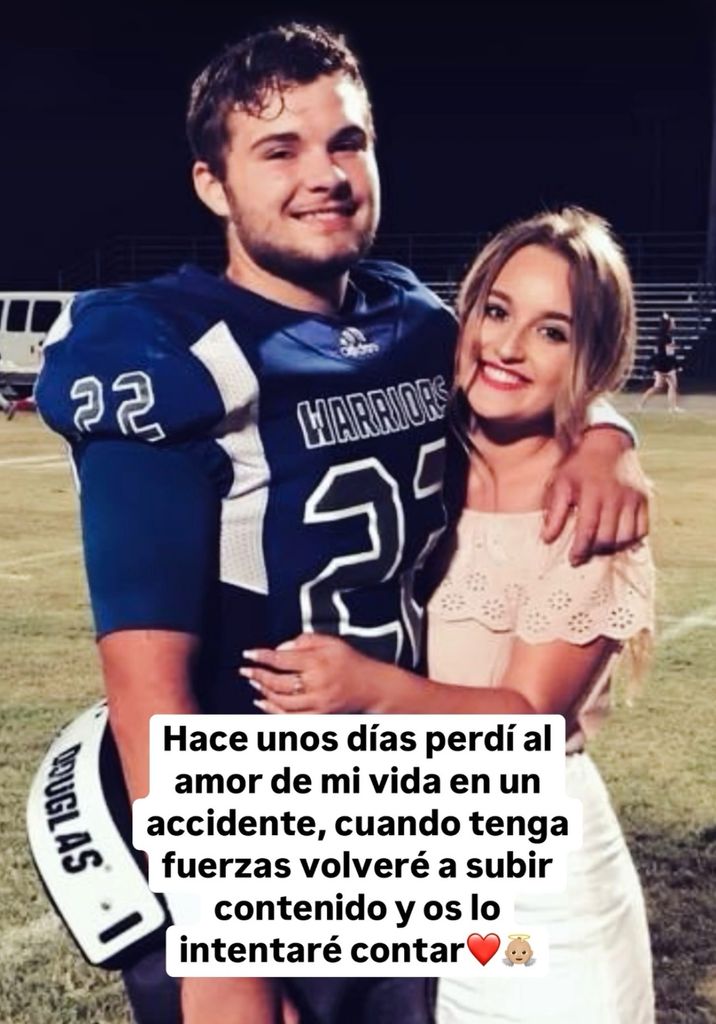 Publicación de Sandra Pérez con su difunta pareja anunciando su fallecimiento