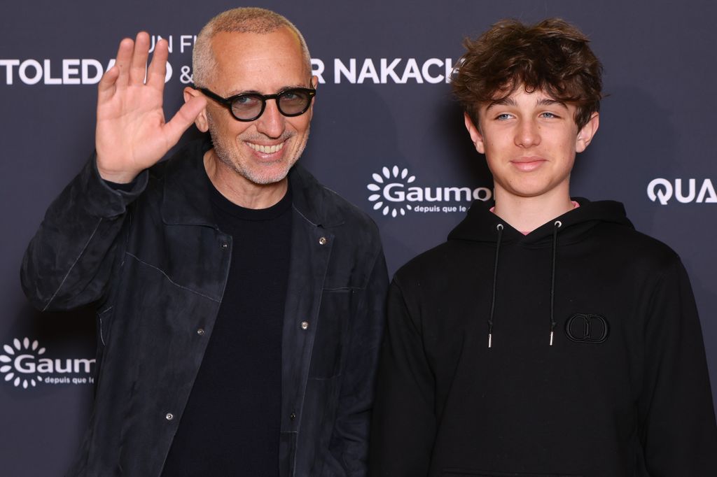 Gad Elmaleh y su hijo Raphael Elmaleh el 22 de marzo en París