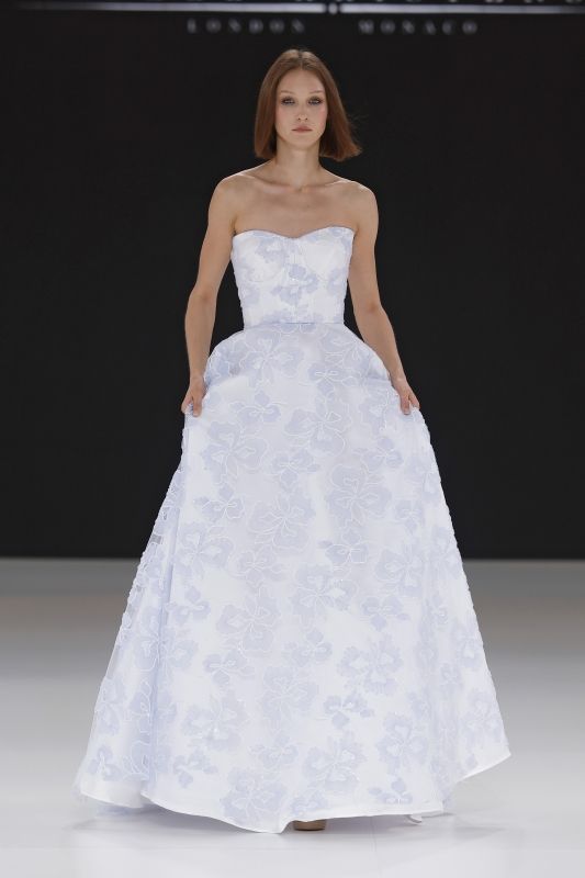 Tendencias novias 2026 flores azules