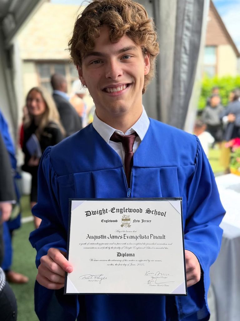 Augustin James Evangelista concluyó sus estudios en un colegio privado en Nueva Jersey.