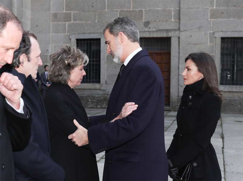 Reyes Felipe y Letizia en el funeral de la infanta Pilar