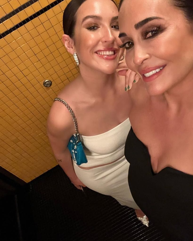 Vicky Martín Berrocal y Alba Díaz