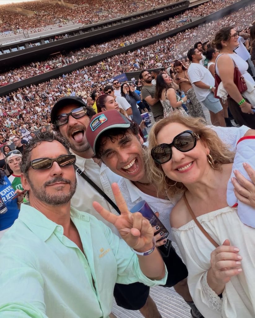El elenco de 'Aída' en el concierto de Bad Bunny en Madrid