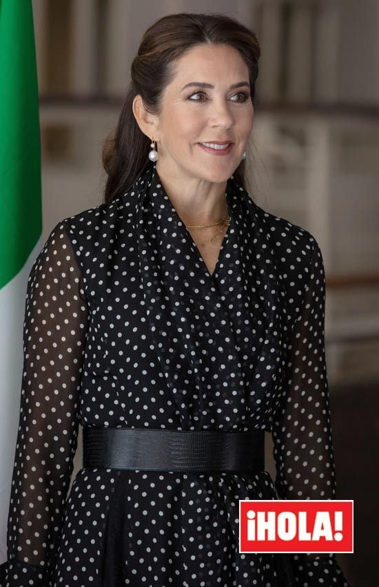 Mary de Dinamarca con vestido de lunares
