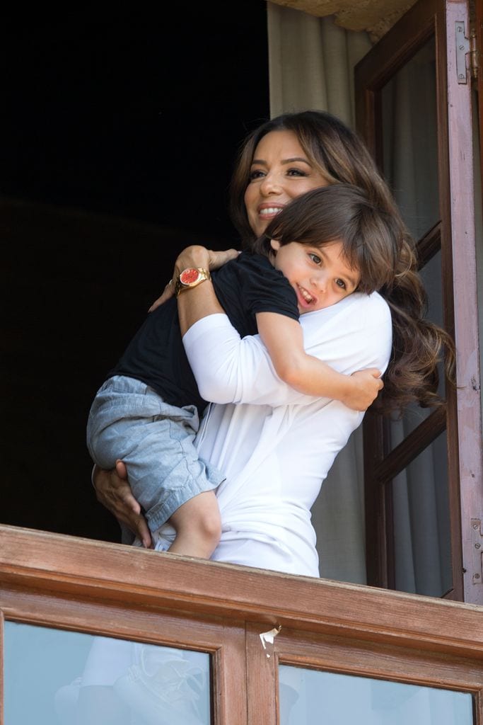 Eva Longoria y su hijo Santiago en Marbella