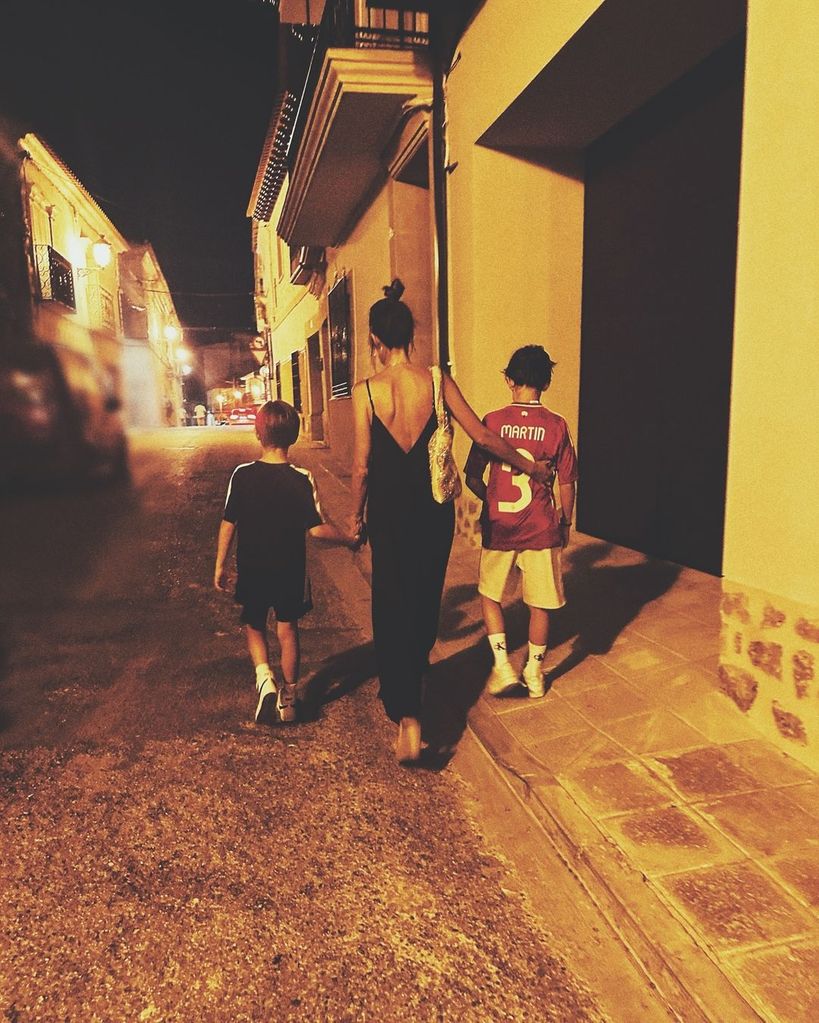 Sara Carbonero y sus hijos Martín y Lucas. Julio 2024