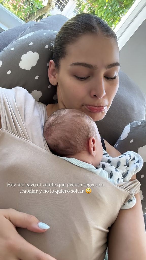 Migbelis Castellanos con su bebé, Caden, quien vino al mundo el pasado 25 de marzo.