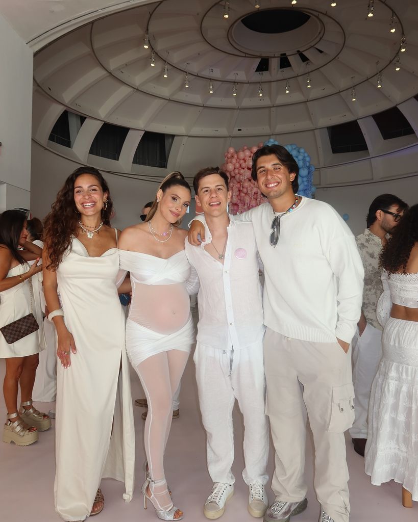 Isadora Figueroa acudió con su novio al gender reveal de Lele Pons en abril.