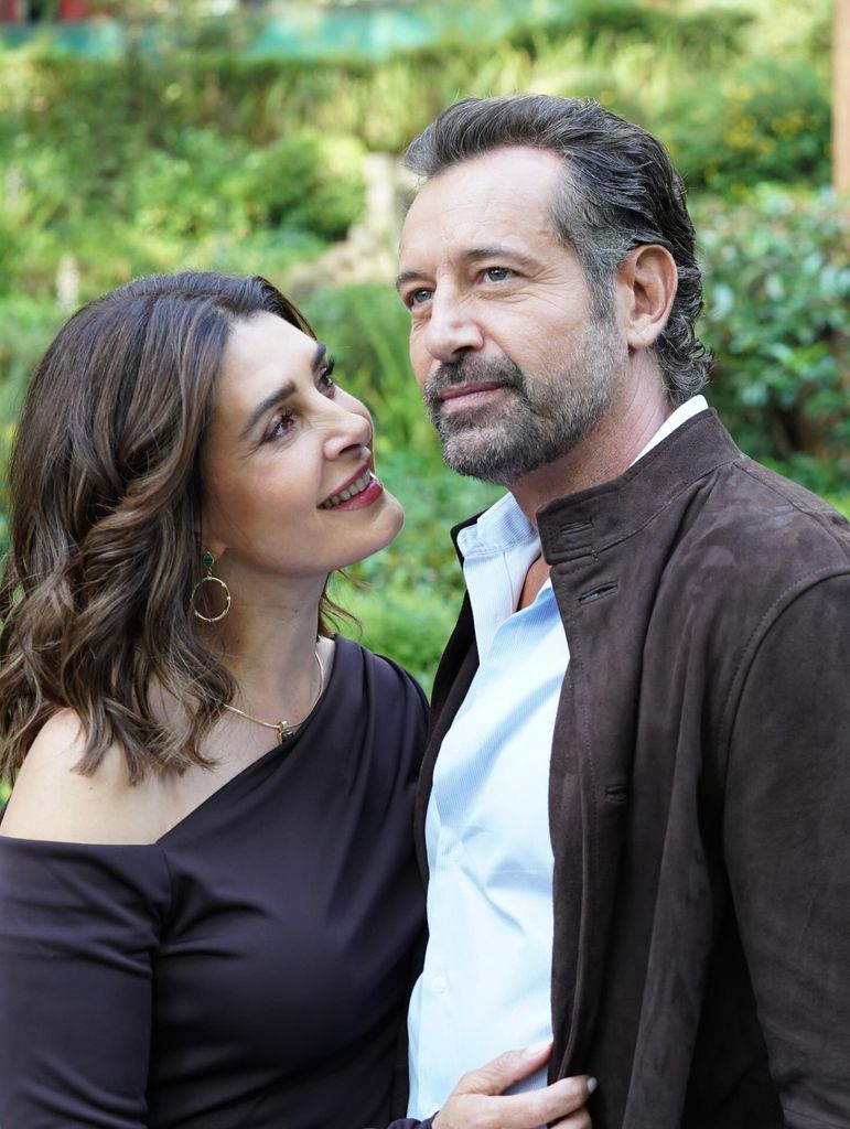 Mayrín Villanueva hace el personaje de 'Luz' y Gabriel Soto interpreta a 'Juan Pablo'. 